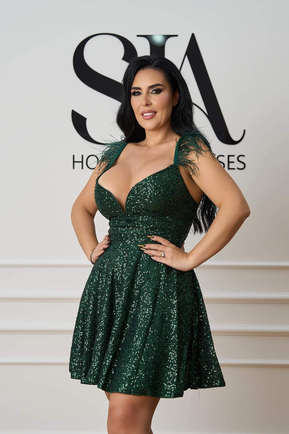 Rochie Salomeea verde smarald cu paiete și bretele cu pene - Sia House Sia House pentru femei elegante