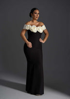 Rochie SIA Blush Affair lungă tip sirenă off-shoulder, neagră cu detalii 3D florale crem, pentru evenimente elegante