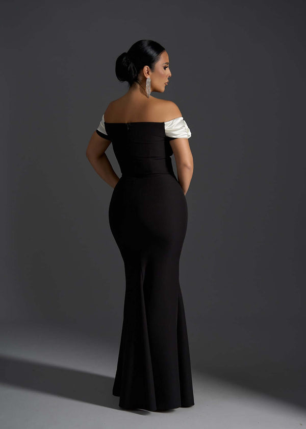 Rochie SIA Blush Affair, rochie lungă tip sirenă off-shoulder neagră cu bust ivory, vedere din spate elegantă