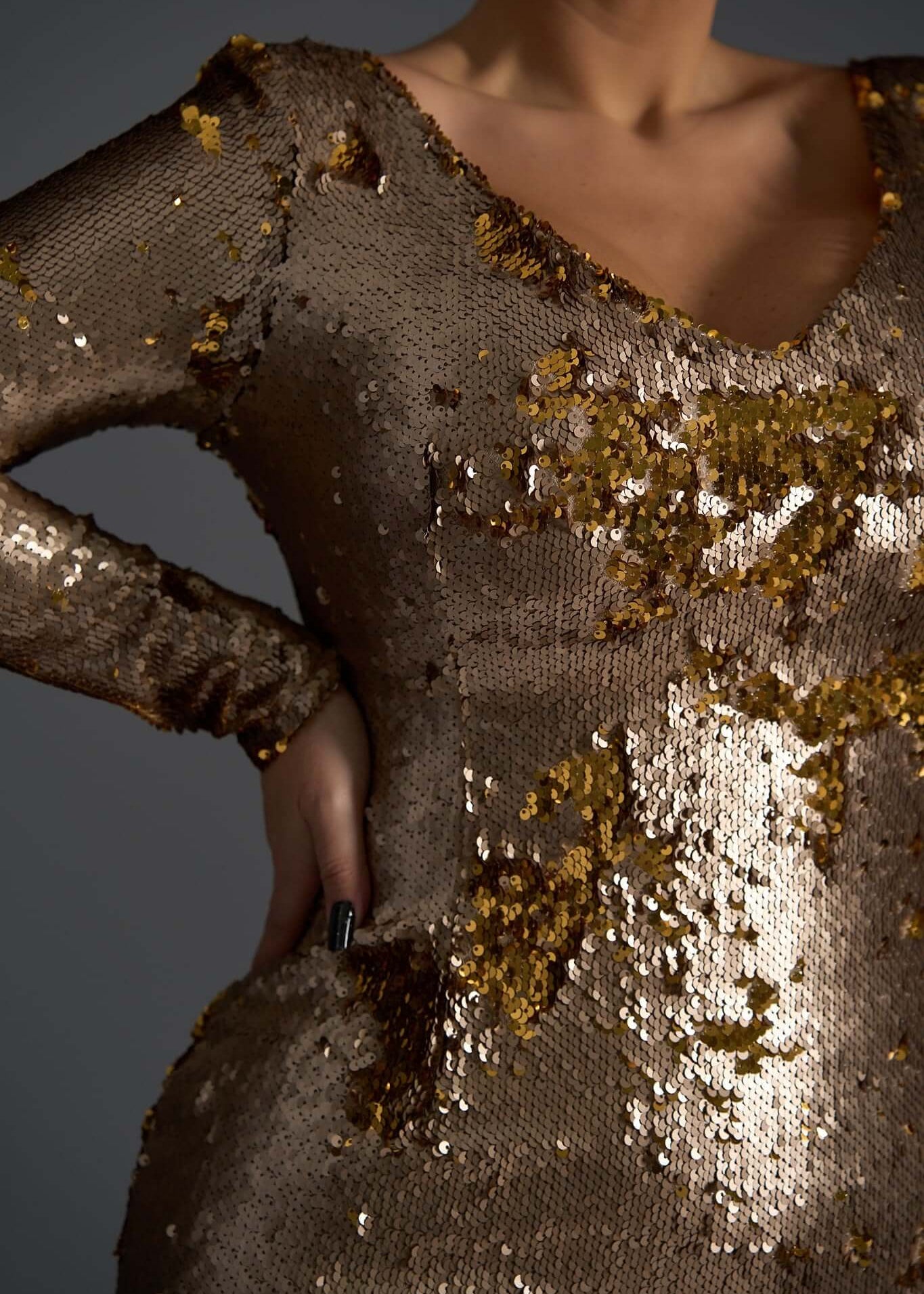 Rochie SIA Eclipse Desire, Rochie midi elegantă aurie cu paiete reversibile care evidențiază silueta feminină