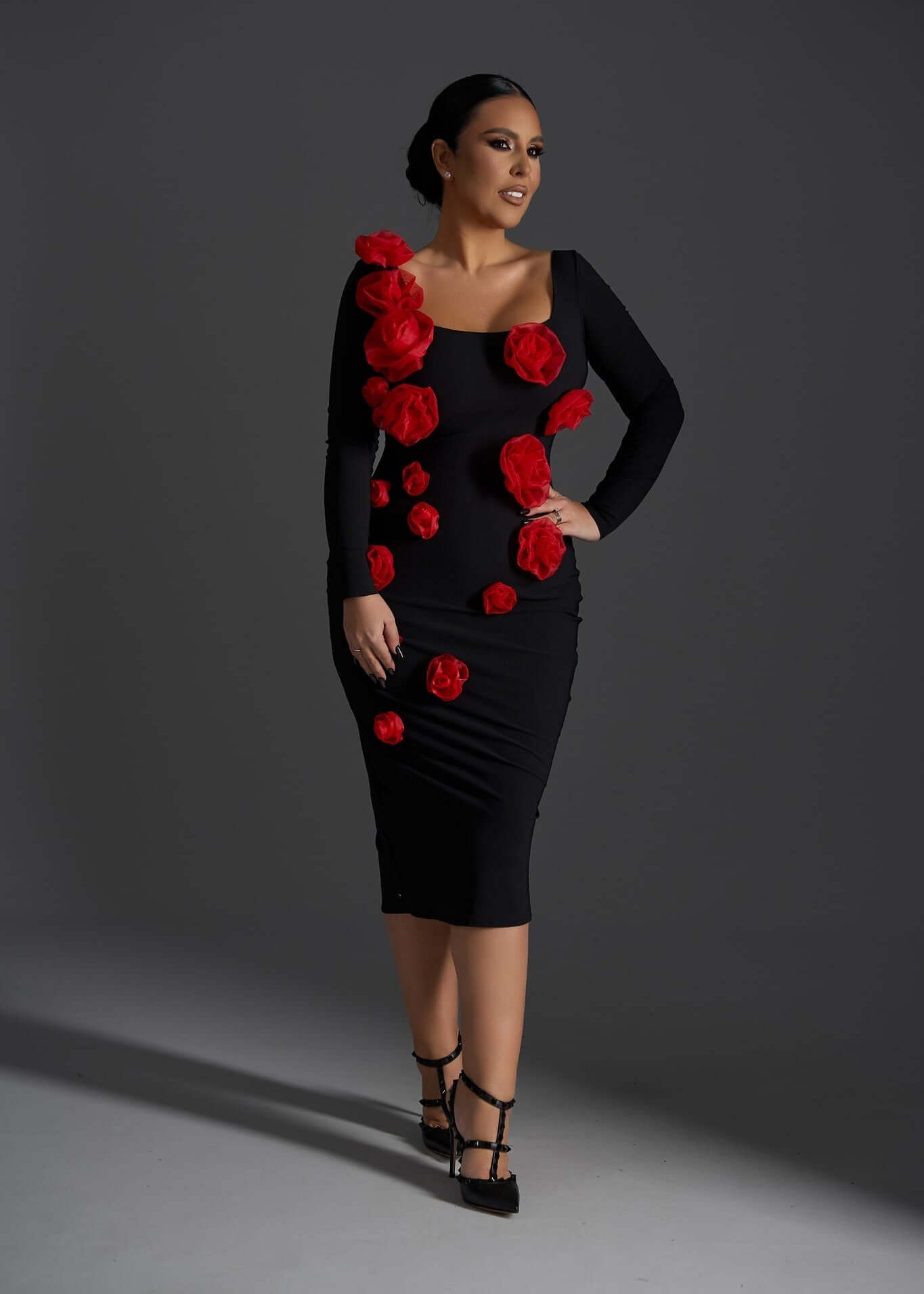 Rochie Midi Rose Affair neagră cu flori 3D Sia House Sia House pentru femei elegante Imagine principală a produsului