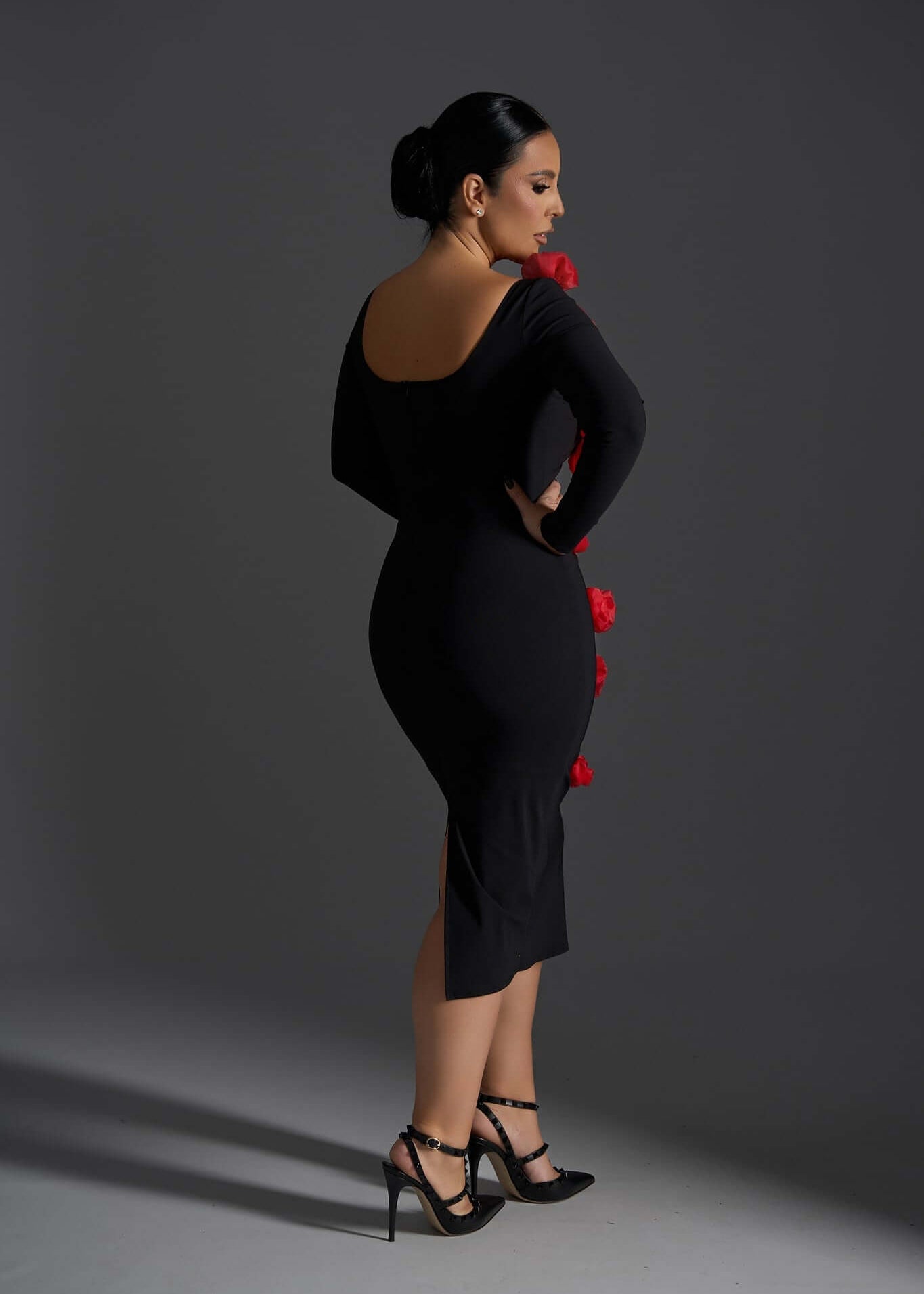 SIA Rochie Midi Rose Affair  - neagră cu flori 3D Imagine secundară a produsului