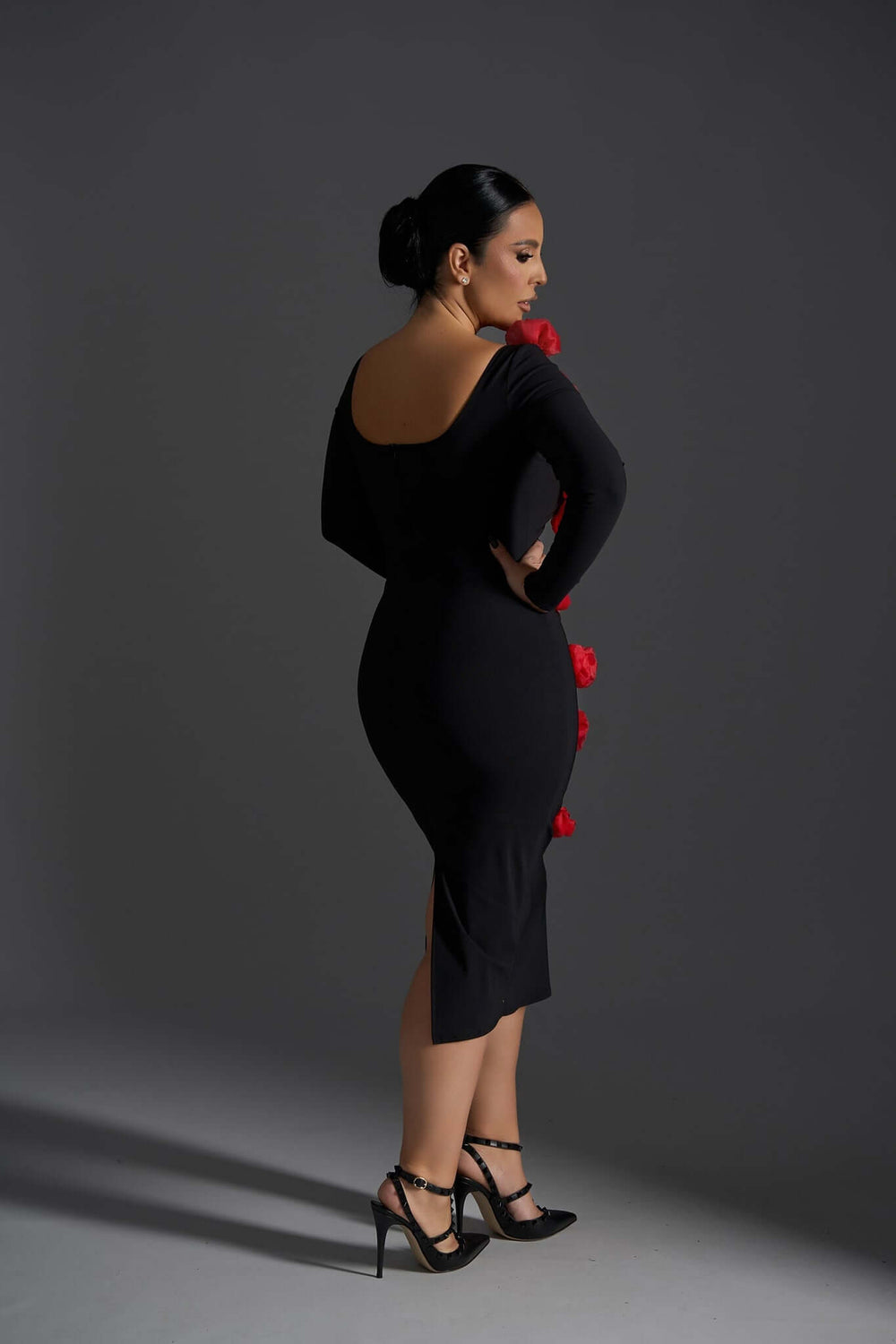 Rochie Midi Rose Affair neagră cu flori 3D Sia House Sia House pentru femei elegante