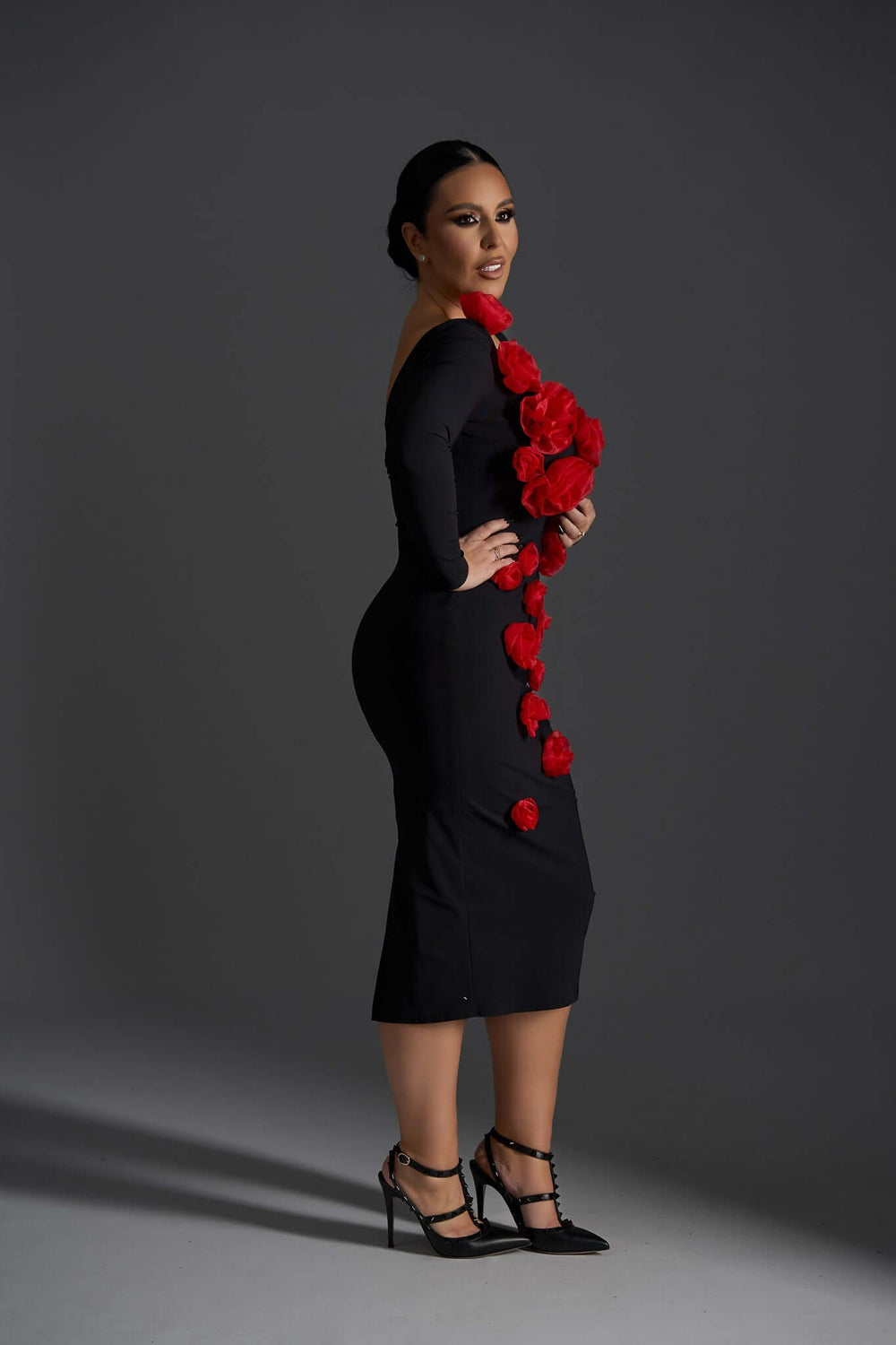 Rochie Midi Rose Affair neagră cu flori 3D Sia House Sia House pentru femei elegante