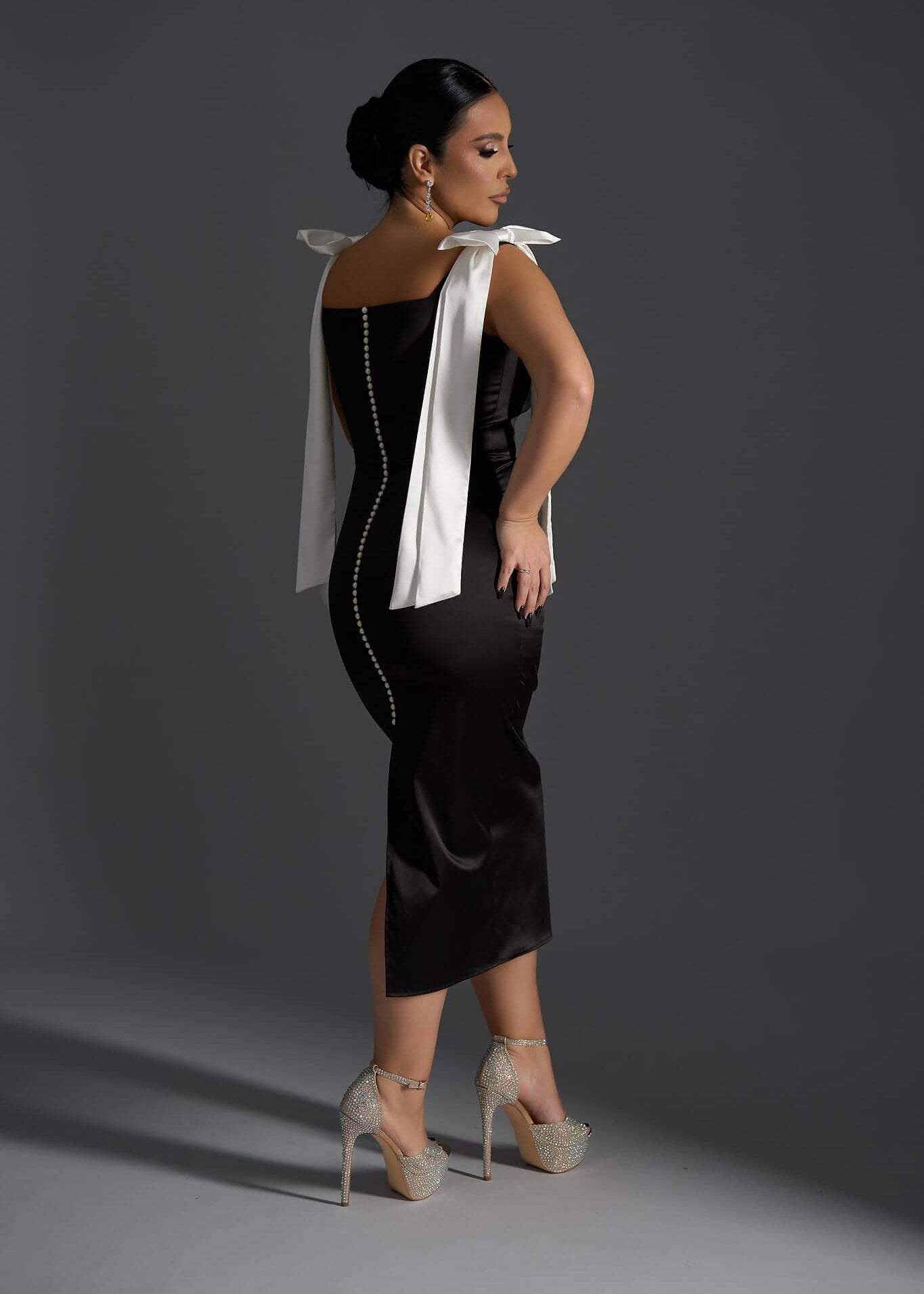 Rochie Midi SIA Angel Lust neagră din tafta, cu detalii din satin și perle, rochie elegantă de seară până la genunchi