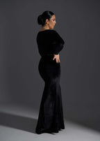 Alt Tag: Rochie Velvet Noir din catifea lungă neagră, croi sirenă, decolteu inimă, eleganță pentru evenimente speciale