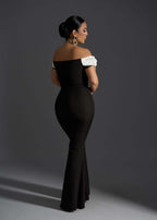 Salopeta eleganta SIA off-shoulder neagra Loyal Mistress, vedere din spate, model imbracat in salopeta lunga de seara