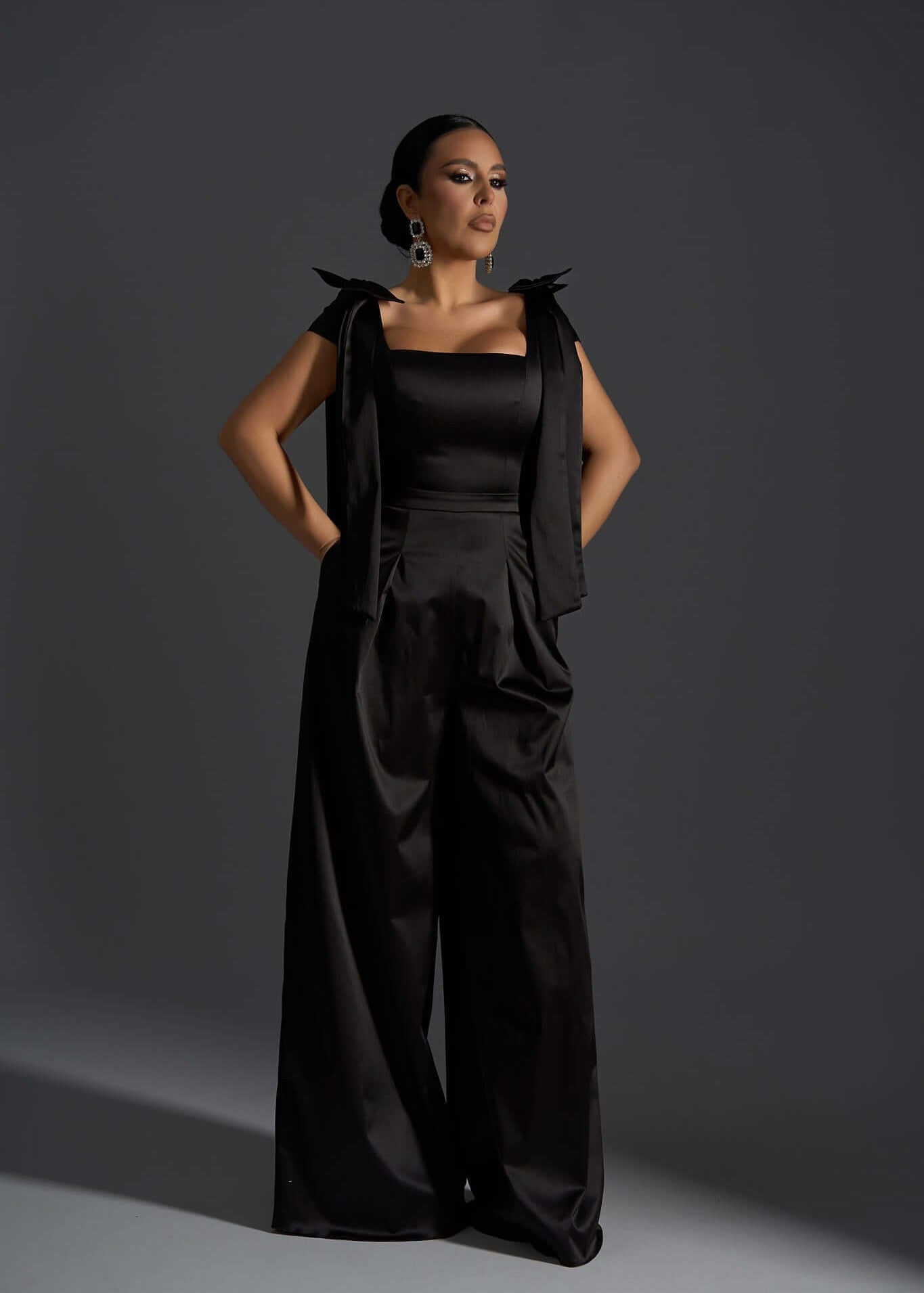 Salopeta Stiletto Kiss elegantă din tafta neagră - Sia House Sia House pentru femei elegante Imagine principală a produsului