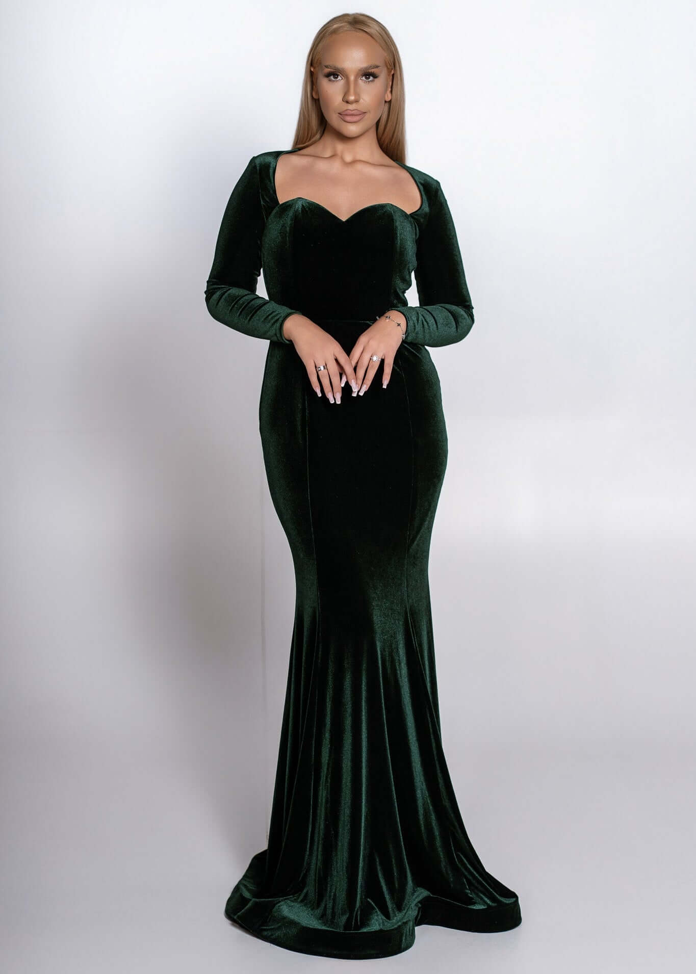 Alt Tag: Rochie Velvet Noir din catifea lungă, verde închis, croi sirenă, decolteu inimă, elegantă pentru evenimente