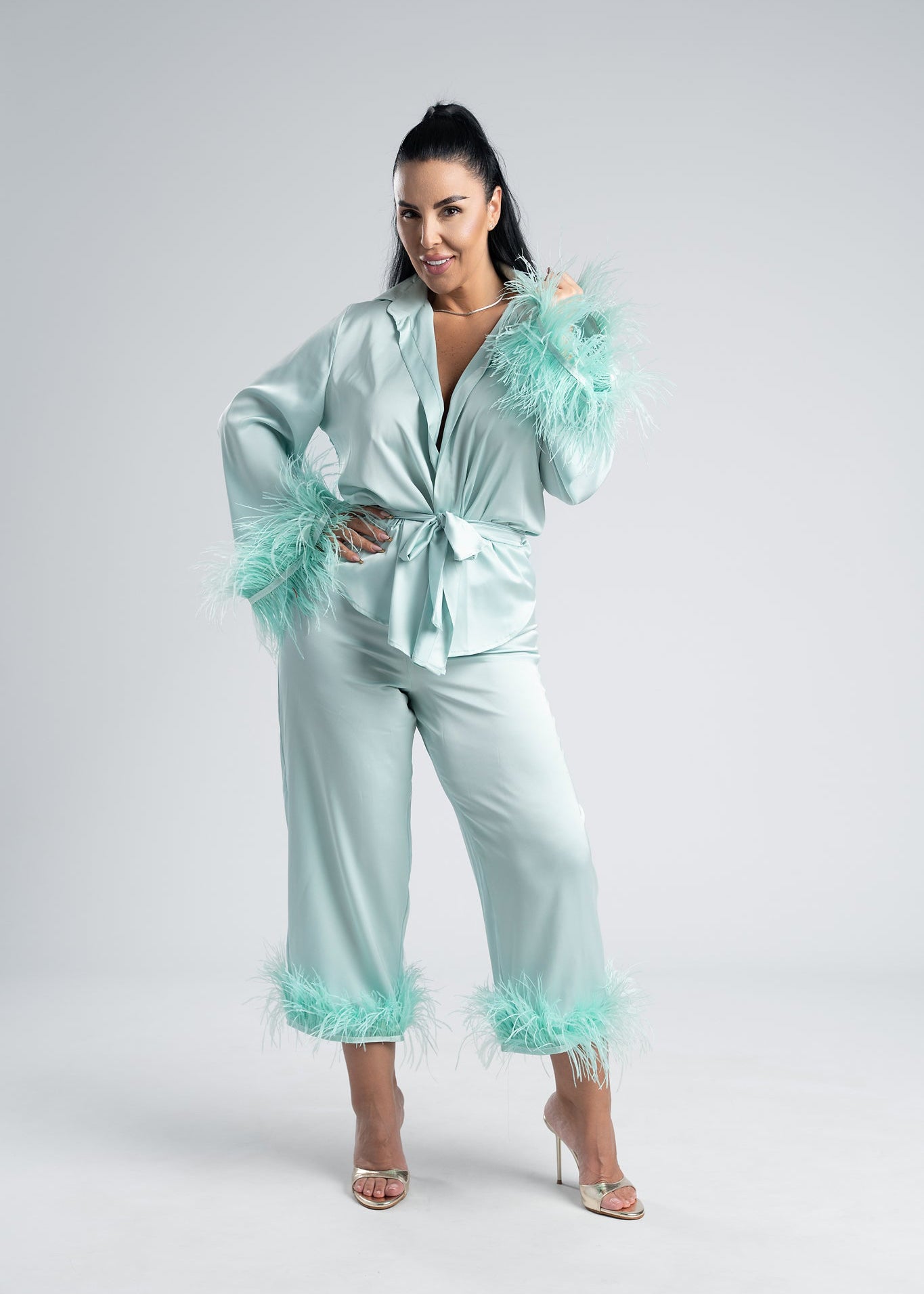 Costum satin mătase cu pene Zeyna Imagine secundară a produsului